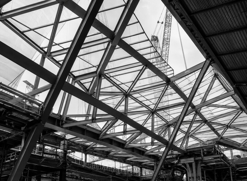 Construction roof structure and crane